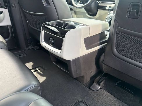 Used 2024 Kia Carnival EX FWD image 24