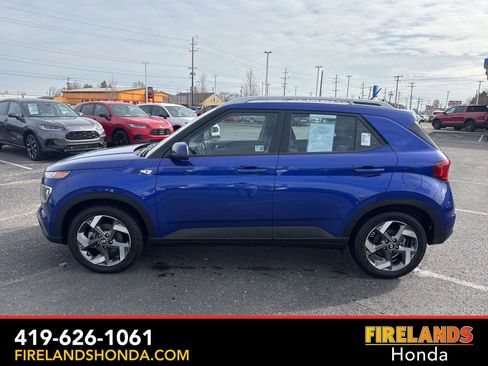 Used 2025 Hyundai Venue SEL image 1