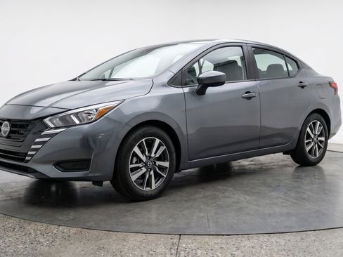 Used 2025 Nissan Versa SV image 3