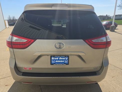 Used 2015 Toyota Sienna XLE AWD/4WD image 4