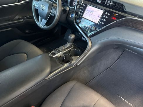 Used 2020 Toyota Camry LE w/ Preferred Accessory Package FWD image 17