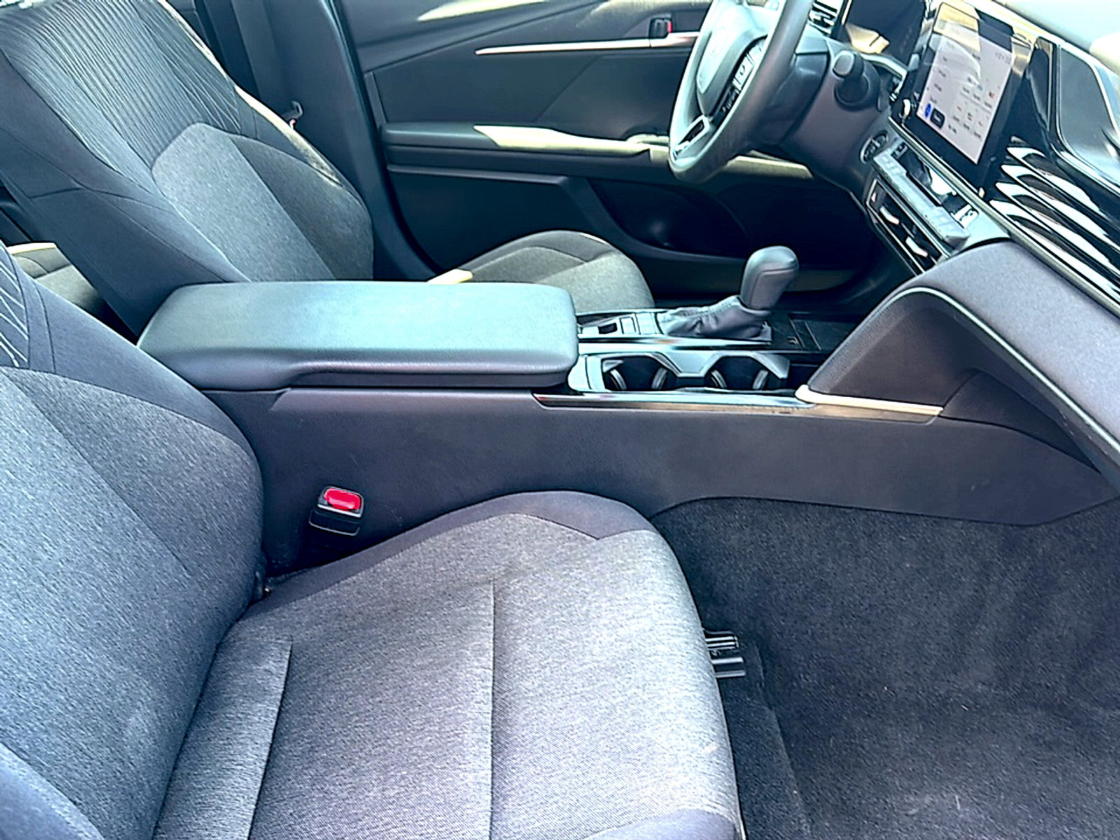 Used 2025 Toyota Camry LE FWD image 23