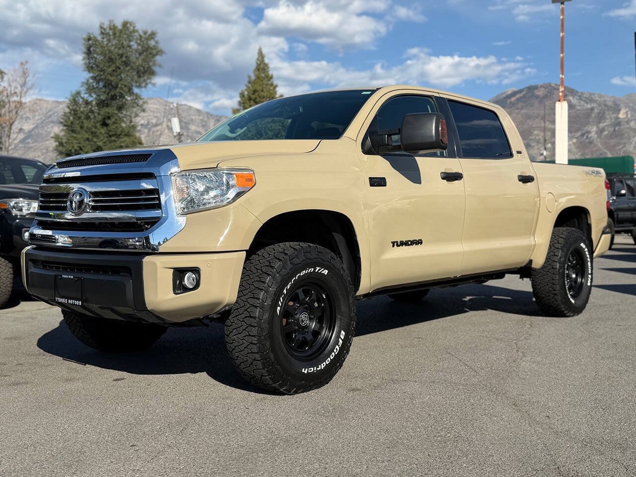 Used 2017 Toyota Tundra SR5 w/ TRD Off Road Package AWD/4WD image 91