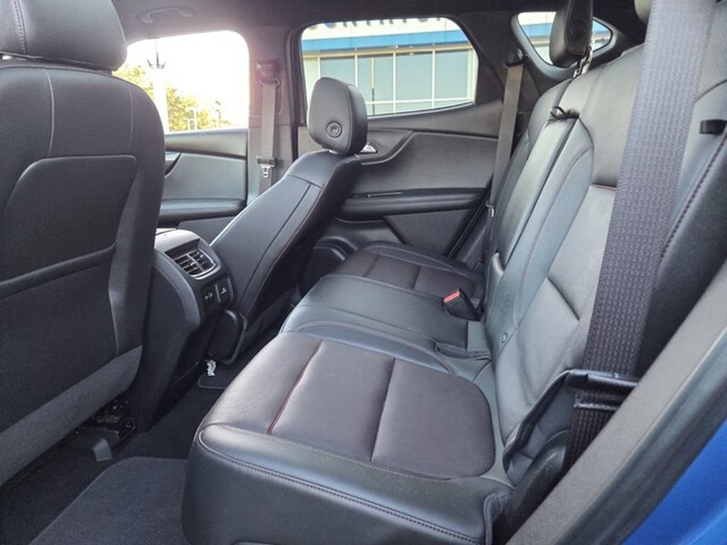 Used 2021 Chevrolet Blazer RS w/ Enhanced Convenience Package FWD image 11