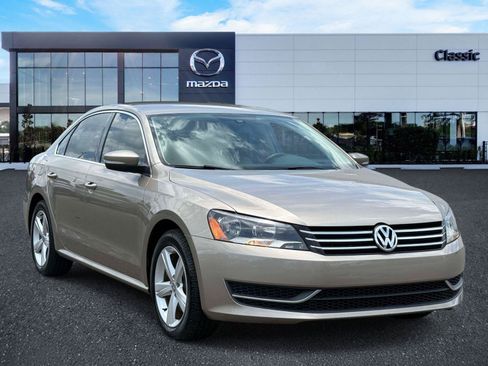 Used 2015 Volkswagen Passat 1.8T SE FWD image 1