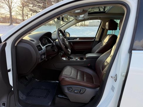 Used 2013 Volkswagen Touareg Sport AWD/4WD image 26