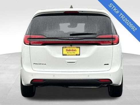 New 2026 Chrysler Pacifica Select image 5