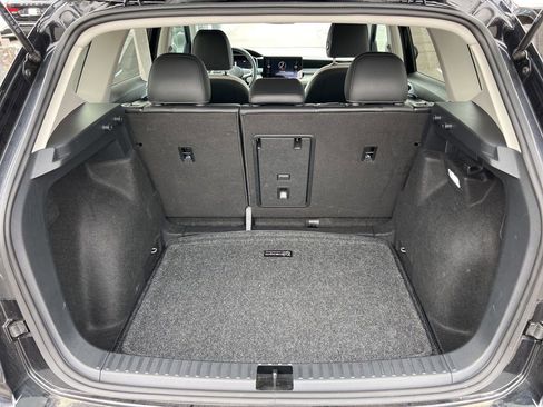 Used 2025 Volkswagen Taos SE image 14