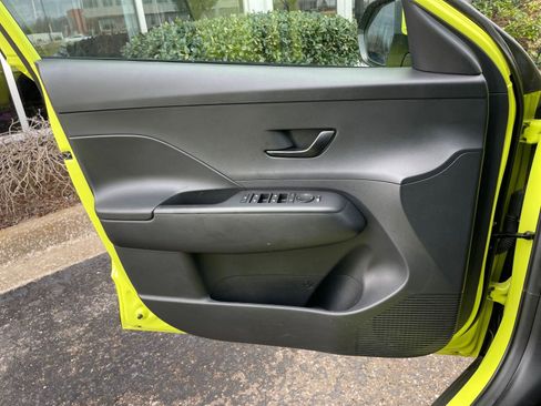 Used 2025 Hyundai Kona SEL image 18