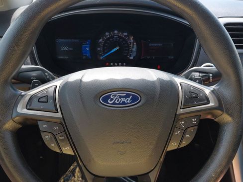 Used 2018 Ford Fusion SE w/ Fusion SE Technology Package FWD image 32