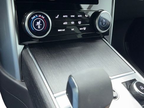 Used 2023 Land Rover Range Rover SE image 32