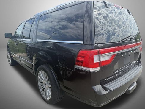 Used 2015 Lincoln Navigator L 4WD image 4