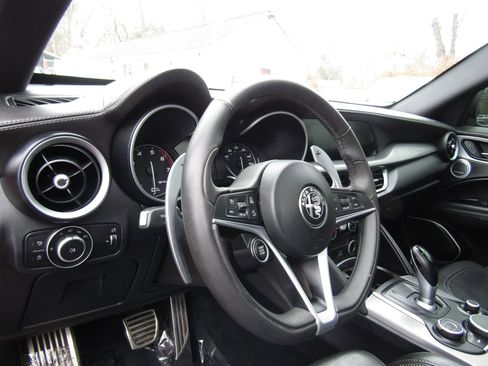 Used 2019 Alfa Romeo Stelvio Ti Sport w/ Quick Order Package 22S Sport AWD/4WD image 23