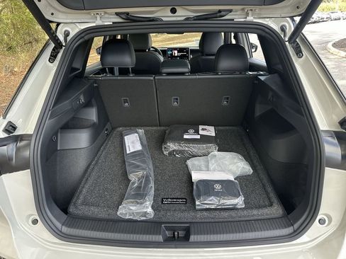 New 2026 Volkswagen Tiguan SE R-Line image 24