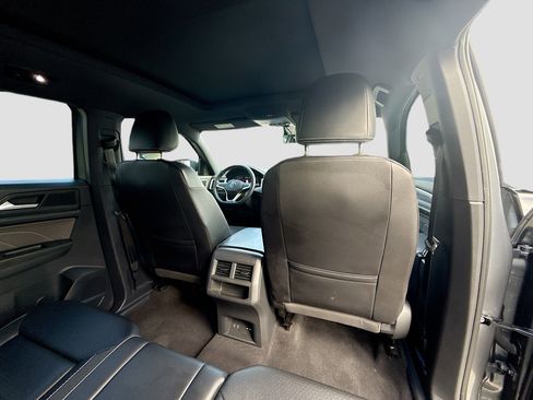 Used 2022 Volkswagen Atlas Cross Sport SE image 31