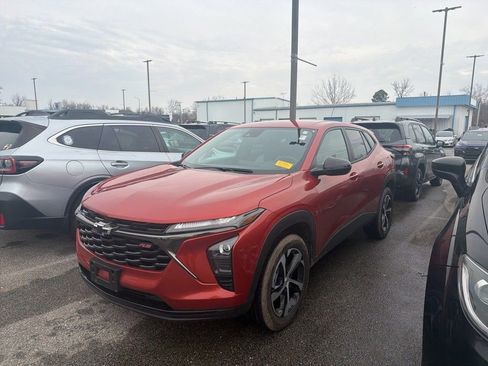 Used 2024 Chevrolet Trax RS w/ Driver Confidence Package image 3