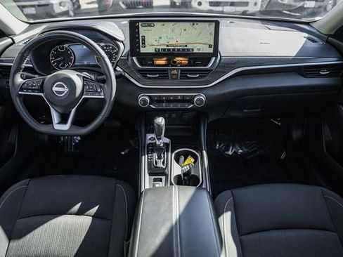 Used 2023 Nissan Altima 2.5 SV w/ SV Premium Package image 19