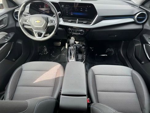 Used 2024 Chevrolet Trax LT w/ Driver Confidence Package image 7