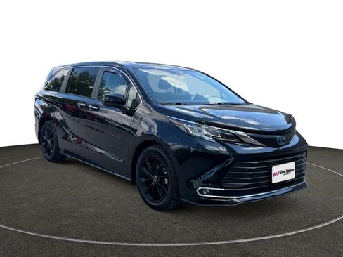 Used 2023 Toyota Sienna XLE AWD/4WD image 9