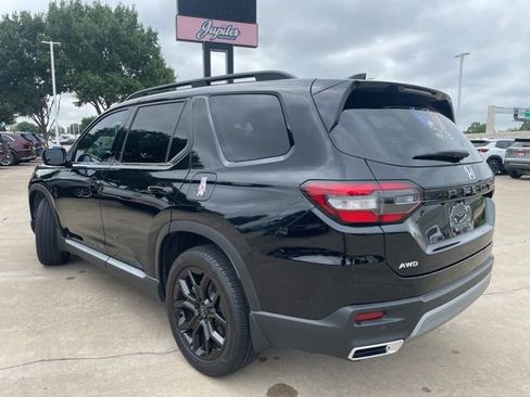 Used 2025 Honda Pilot Touring image 7