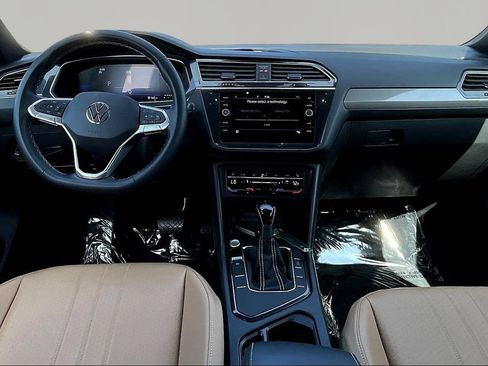 Used 2023 Volkswagen Tiguan SE FWD image 7