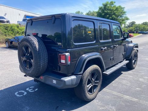 Used 2023 Jeep Wrangler Unlimited Sahara AWD/4WD image 5