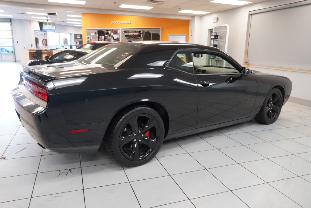 Used 2014 Dodge Challenger R/T w/ Blacktop Package RWD image 12