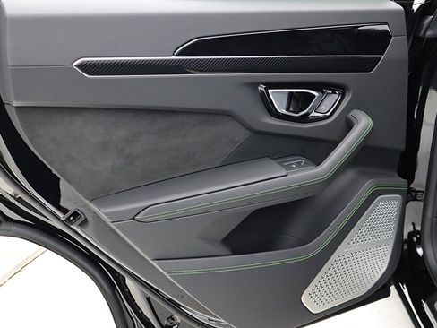 Used 2020 Lamborghini Urus image 54