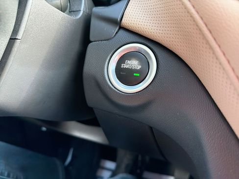 Used 2023 Chevrolet Equinox Premier image 16