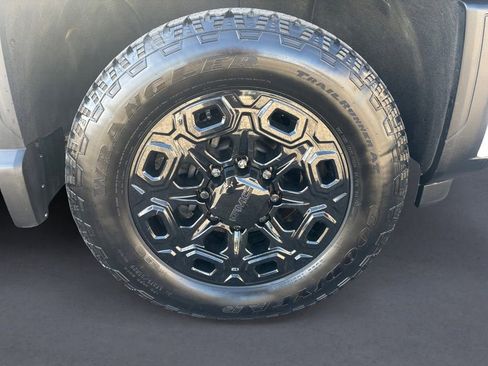 Used 2024 GMC Sierra 2500 Denali w/ Technology Package AWD/4WD image 9