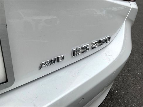 Used 2021 Lexus ES 250 w/ Luxury Package image 33