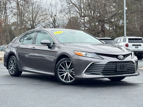 Used 2024 Toyota Camry XLE image 2
