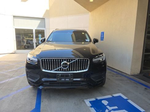 Used 2020 Volvo XC90 T6 Momentum image 2