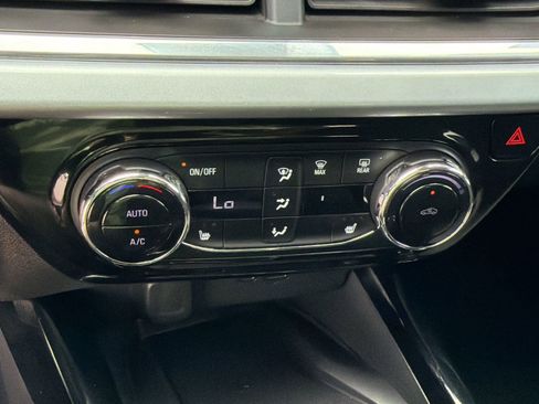 Certified 2025 Chevrolet Trax LT w/ Sunroof Package FWD image 18