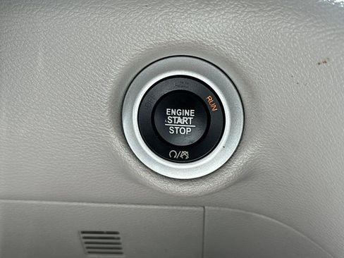 Used 2017 Chrysler Pacifica Touring-L FWD image 24
