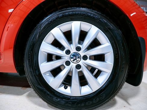 Used 2018 Volkswagen Beetle 2.0T S image 7