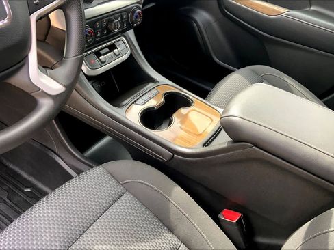 Used 2021 GMC Acadia SLE w/ LPO, Floor Liner Package image 16