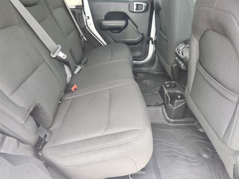 Used 2018 Jeep Wrangler Unlimited Sport S AWD/4WD image 25