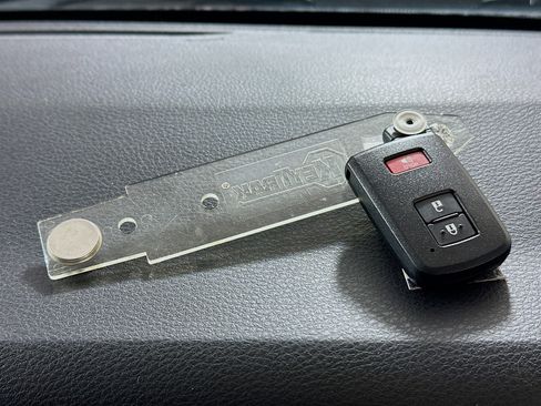 Used 2023 Toyota Tacoma SR5 w/ Technology Package image 33