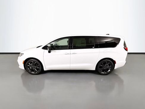 New 2026 Chrysler Pacifica Select FWD image 4