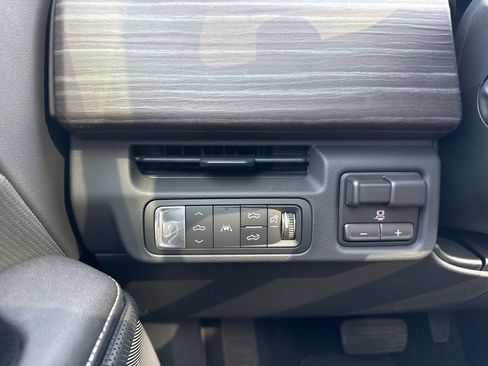 Used 2024 GMC Sierra EV Denali image 25