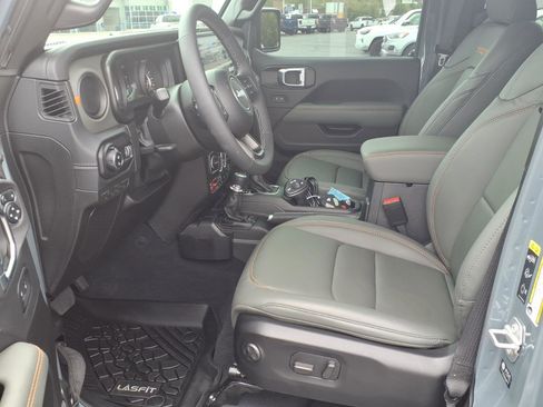 Used 2026 Jeep Gladiator Mojave AWD/4WD image 8