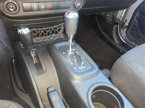 Used 2018 Jeep Wrangler Unlimited Sport S image 19