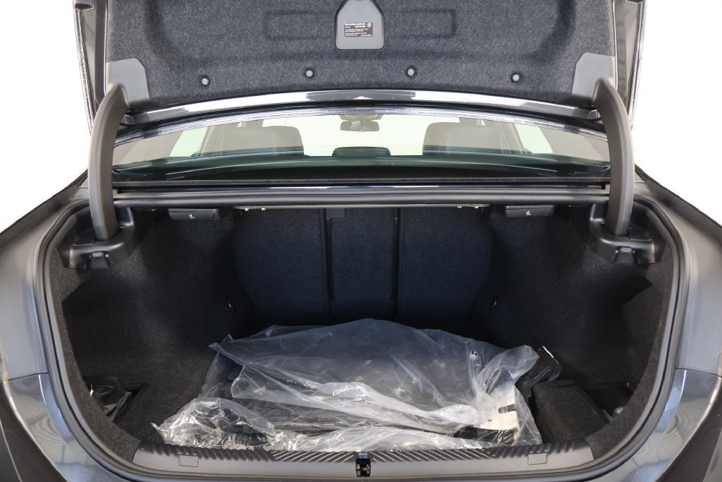 Used 2026 BMW 530i w/ Premium Package RWD image 7