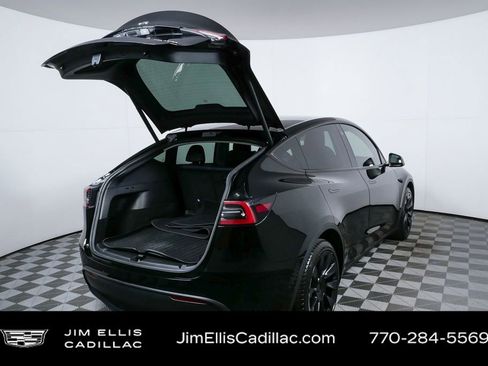 Used 2022 Tesla Model Y Long Range image 12
