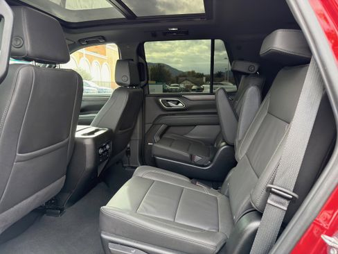 Used 2024 Chevrolet Tahoe Z71 w/ Luxury Package image 19