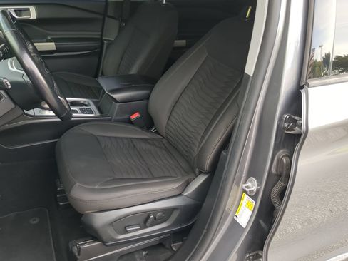 Certified 2021 Ford Explorer XLT RWD image 58