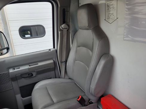 Used 2022 Ford E-350 and Econoline 350 Super Duty image 14