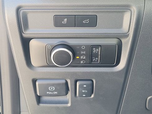 Used 2024 Ford Expedition XLT image 30