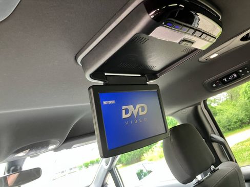 Used 2018 Chrysler Pacifica Touring Plus w/ S Appearance Package FWD image 21